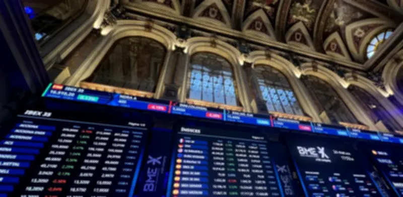 Petróleo se dispara 55% tras mes de guerra en Oriente Medio y golpea mercados globales