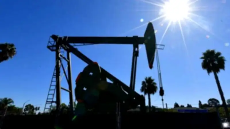 Petróleo sube y bolsas caen por incertidumbre de guerra en Oriente Medio