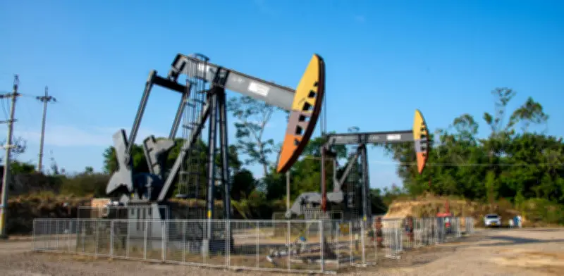 Petróleo y gas se disparan por conflicto en Oriente Medio: Ormuz paralizado