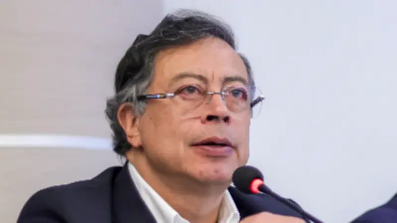 Petro acusa a exfiscal Néstor Humberto Martínez de fracturar la paz con operación de falsa bandera