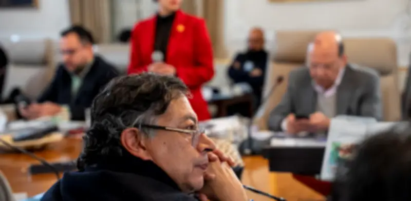 Petro anuncia liquidación de EPS con malos indicadores mientras 8 entidades están intervenidas