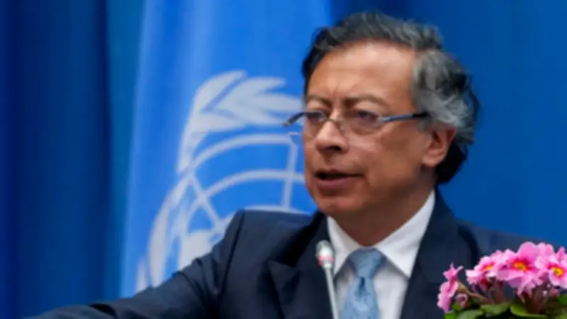 Petro califica de 'engaño' la alianza Valencia-Oviedo y advierte sobre 'vampiros' políticos