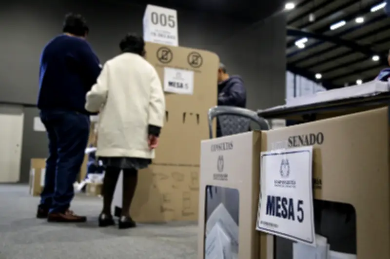 Petro convoca abogados para vigilancia electoral tras denunciar inconsistencias en actas