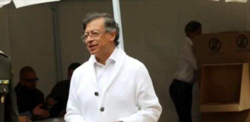 Petro cuestiona el preconteo electoral y alerta sobre delitos contra la democracia