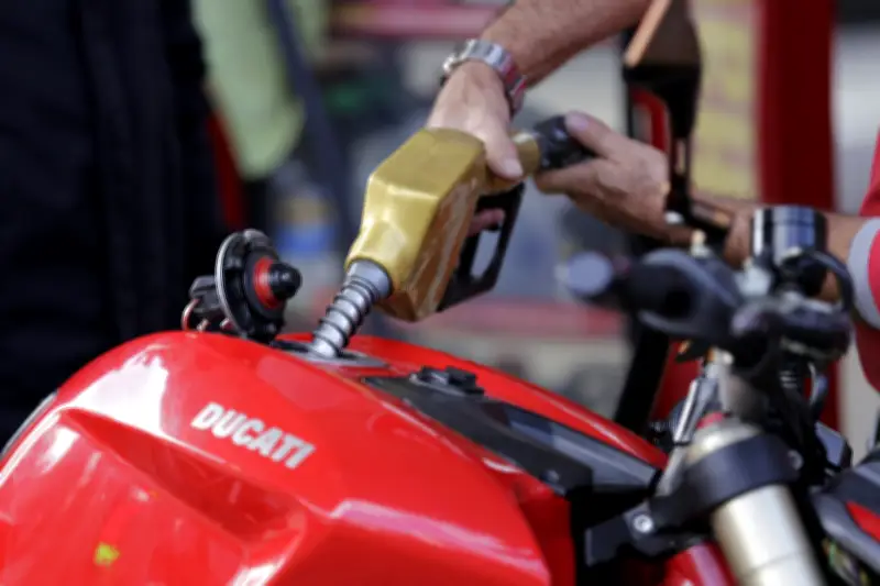 Petro descarta subsidios a gasolina por crisis en Oriente Medio y prioriza fertilizantes