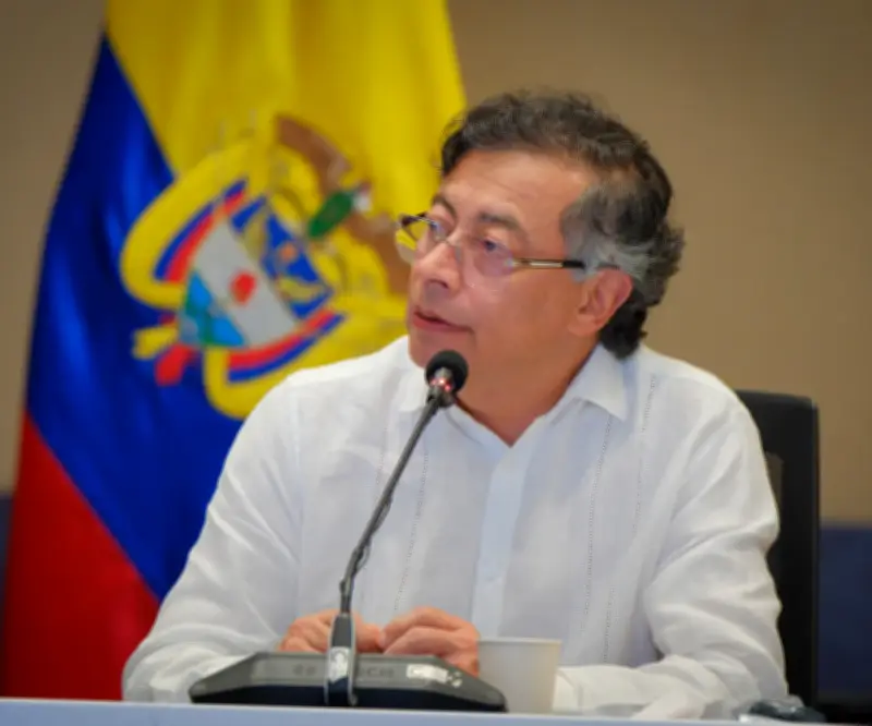 Petro destaca utilidades récord de Ecopetrol en 2025 y urge transición energética