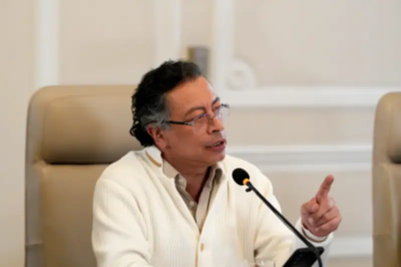 Petro exige viviendas para familias de militares fallecidos y critica desigualdades en subsidios