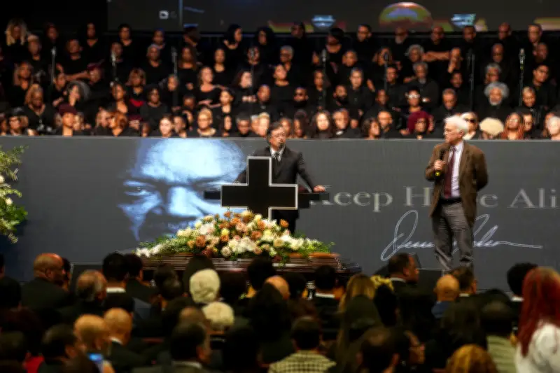 Petro honra a Jesse Jackson en funeral y llama a distanciarse de Netanyahu