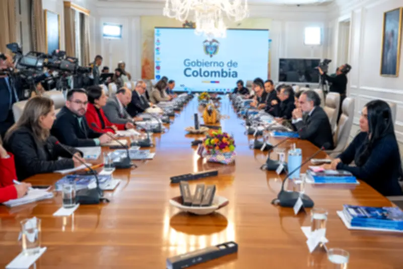 Petro insiste en liquidar EPS en quiebra y estatizar la salud, mientras oposición alerta sobre riesgos