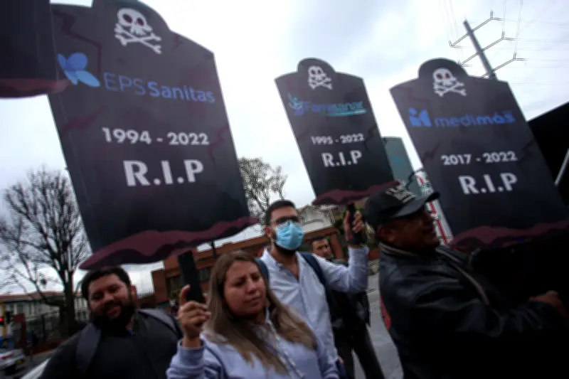 Petro ordena liquidación de EPS en quiebra mientras caso de niño Kevin Acosta evidencia crisis en salud