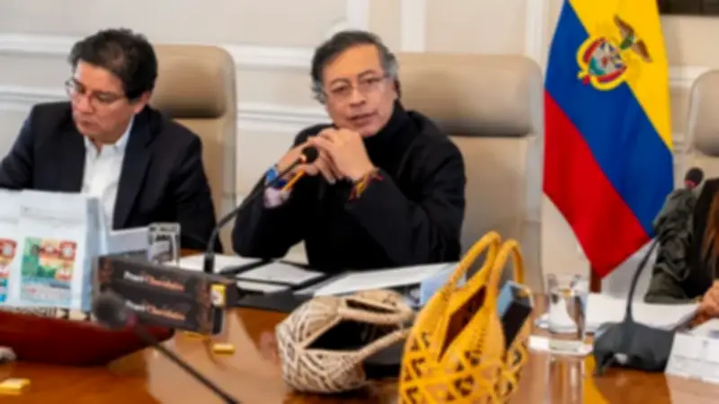 Petro ordena liquidación de EPS en quiebra y descarta que el Estado asuma deuda de 50 billones