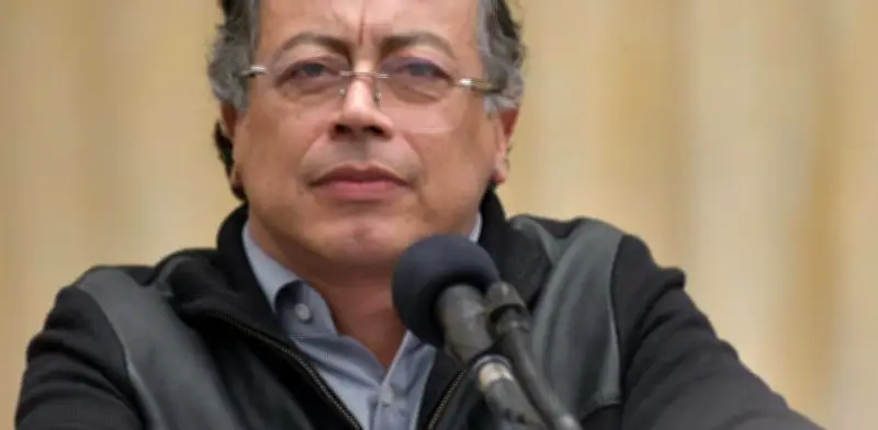 Petro ordena liquidación de EPS en quiebra y rechaza rescate de $50 billones