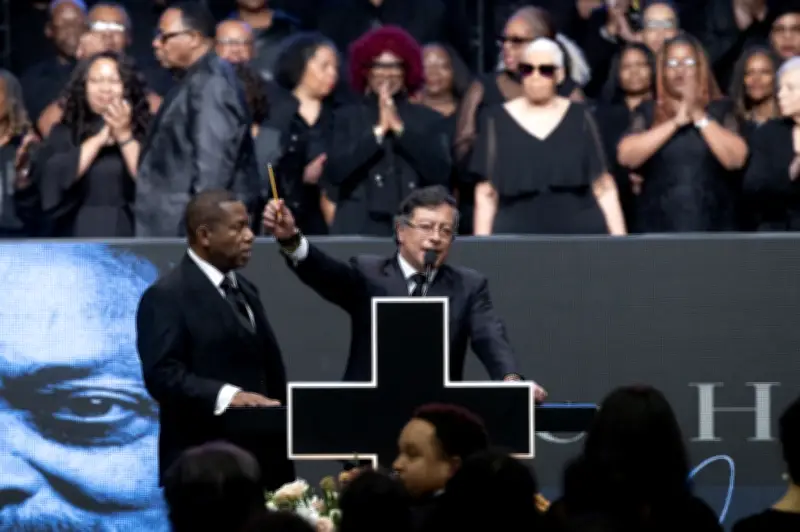 Petro protagoniza momento incómodo en funeral de Jesse Jackson en Chicago