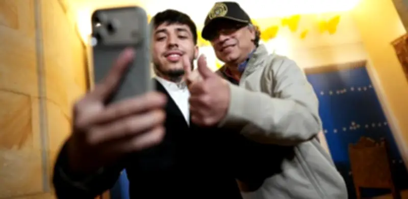 Petro revela que trabajaría con Uribe si estuvieran atrapados en una isla desierta