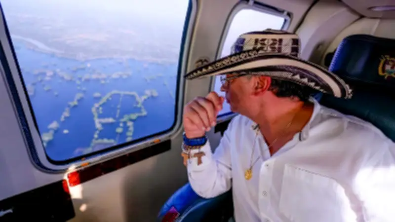 Petro sobrevuela inundaciones en Córdoba y pide ayuda para recuperar la Ciénaga Grande