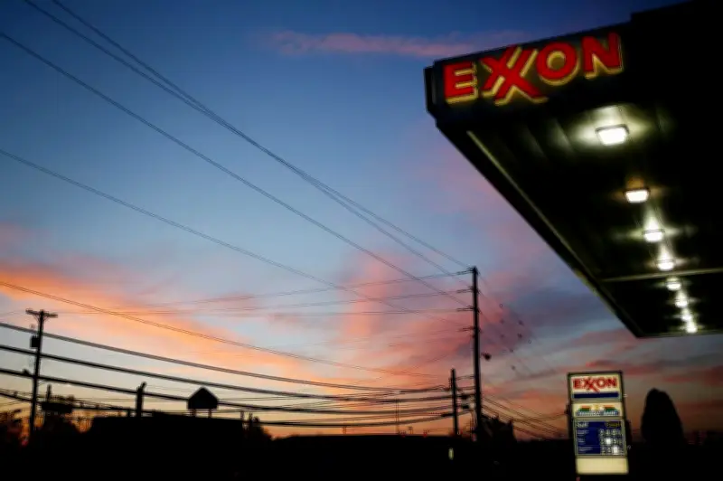 Petroleras en máximos históricos enfrentan riesgos por guerra en Irán y daños en Catar