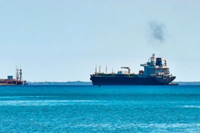 Petrolero ruso desafía sanciones de EE.UU. y se dirige a Cuba para aliviar crisis energética