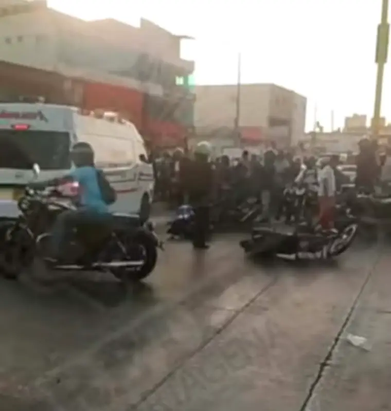 Pánico en Mercado Bazurto tras choque múltiple de motocicletas en Cartagena