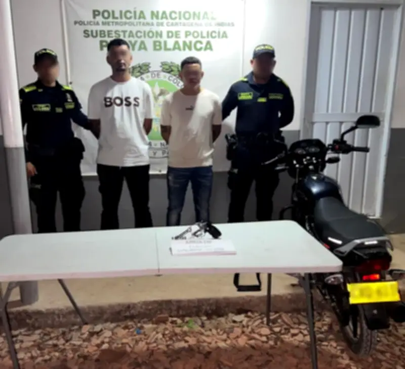 Policía captura a 'El Juancho' y 'El Alejo' con arma ilegal en vía a Barú, Cartagena