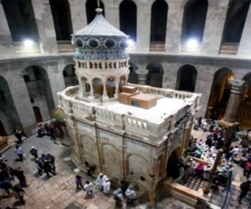 Policía israelí impide acceso de cardenal católico al Santo Sepulcro en Jerusalén