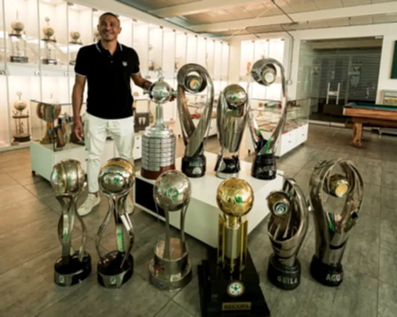 Polémica en el fútbol colombiano: Periodista critica a Arias y Torres responde