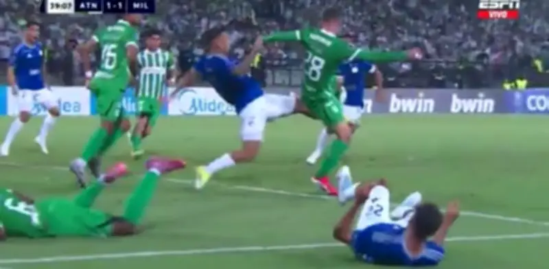 Polémico penalti a favor de Millonarios desata furia en Atlético Nacional y debate arbitral