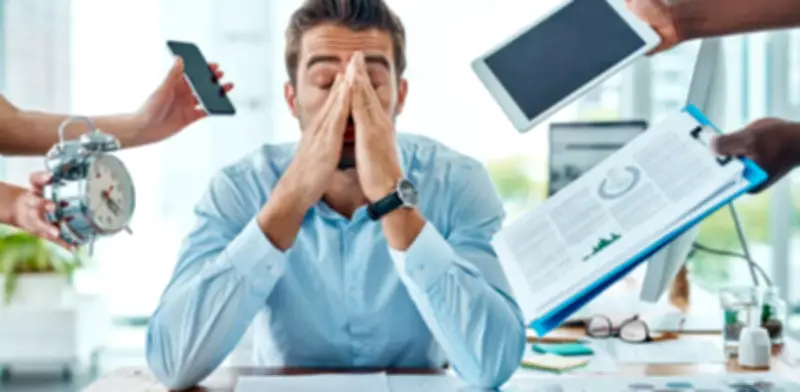 ¿Por qué el cuerpo reacciona igual ante un correo y un león? La ciencia del estrés moderno