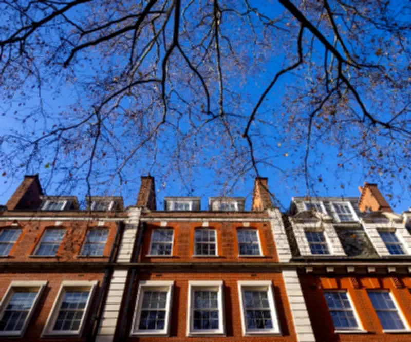 Precios de vivienda en Reino Unido registran mayor alza desde 2024 pese a conflicto con Irán