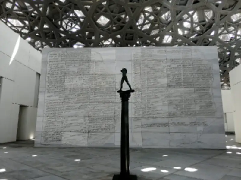 Preocupación en Francia por seguridad de obras del Louvre en Abu Dabi ante conflicto en Medio Oriente