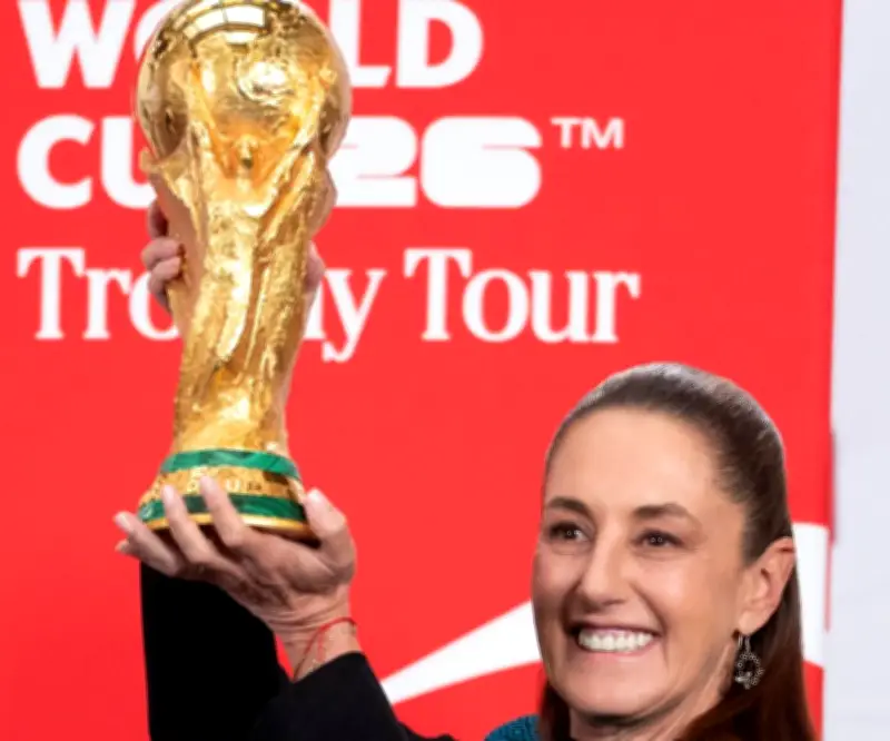 Presidenta Sheinbaum exhibe el trofeo del Mundial como símbolo de orgullo mexicano