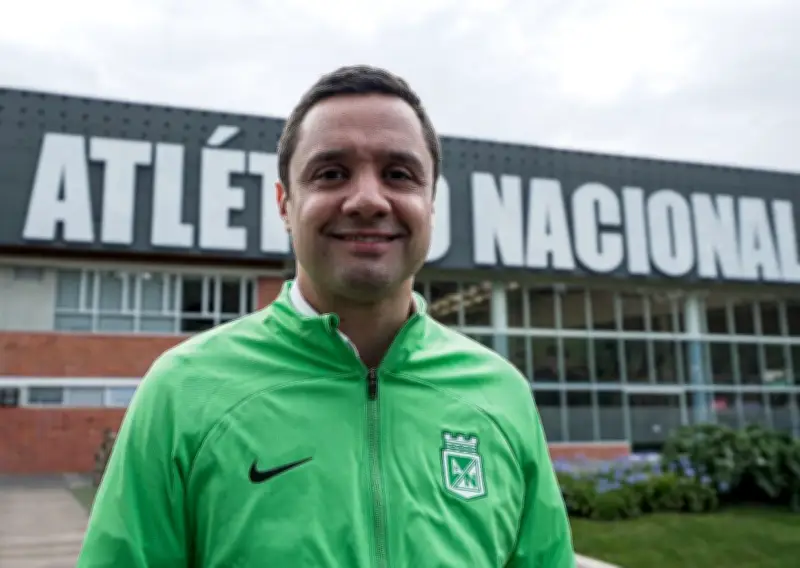 Presidente de Atlético Nacional defiende a periodista y critica radicalización de hinchas