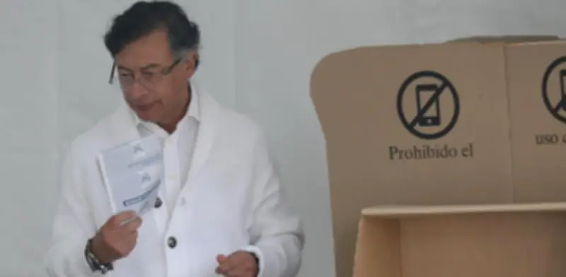 Presidente Petro denuncia siete irregularidades electorales en redes sociales durante jornada de votación