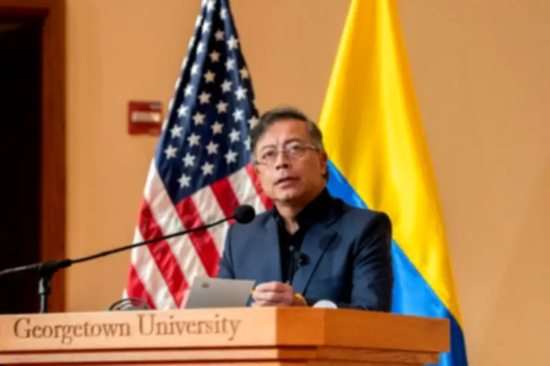 Presidente Petro niega investigaciones por narcotráfico tras revelaciones de medios estadounidenses