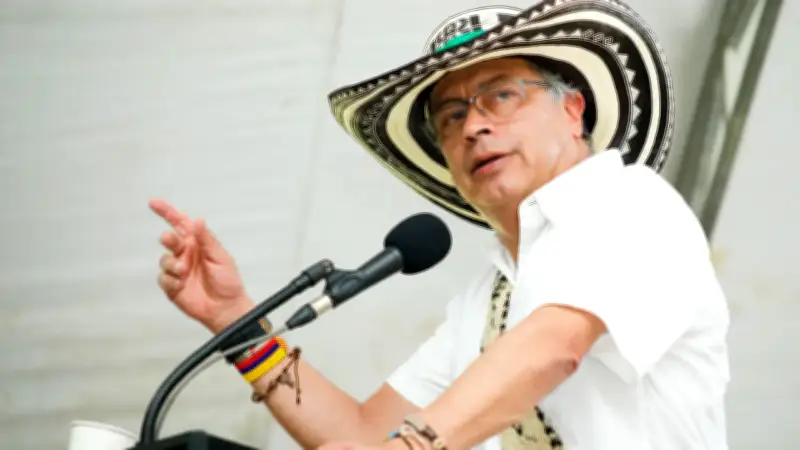 Presidente Petro revela nueva imagen de su participación en película 'El Silencio'