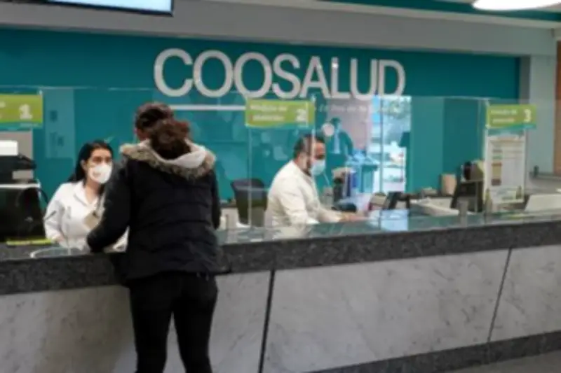 Procuraduría investiga a cinco interventores de Coosalud EPS y suspende a uno por tres meses