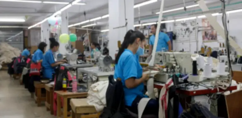 Producción industrial cae 0,5% en enero mientras ventas minoristas crecen 7,8%