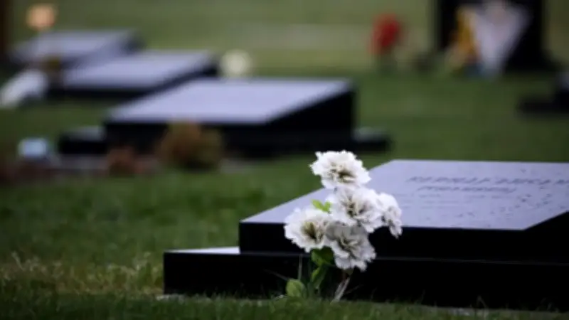 Profanan tumba de modelo asesinada por su novio y roban su cabeza en Colombia