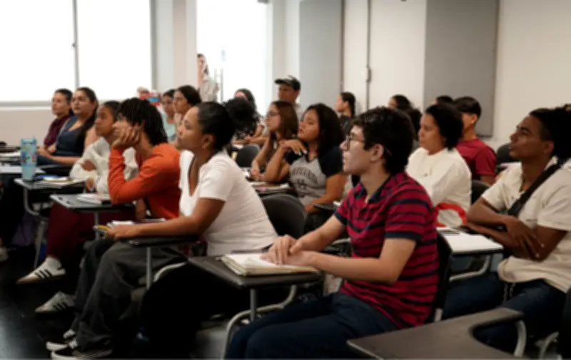 Programa NOVA impulsa empleo juvenil en Colombia con bilingüismo y formación técnica