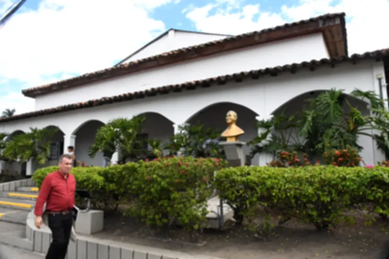 Providencia impulsa educación superior en el Valle con becas y auxilios para jóvenes