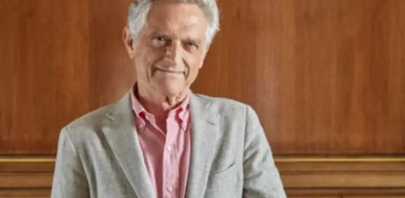 Psiquiatra Luis Rojas Marcos revela que la felicidad aumenta con la edad en su nuevo libro