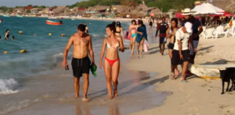 Puente festivo dinamiza economía con 4 millones de vehículos y 835 mil pasajeros en Colombia