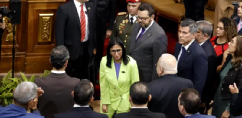 ¿Órdenes de captura contra Vladimir Padrino frustraron encuentro entre Petro y Delcy Rodríguez?