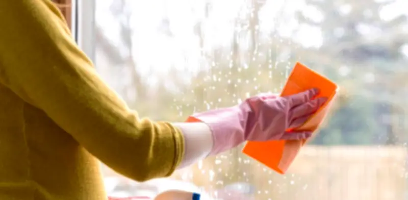 Reforma laboral establece pago diario mínimo para empleadas domésticas en Colombia