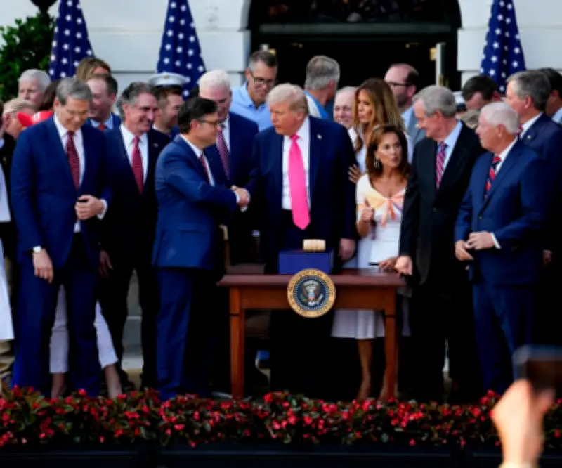 Reforma tributaria de Trump reduce impuestos corporativos hasta 15% en EE.UU.