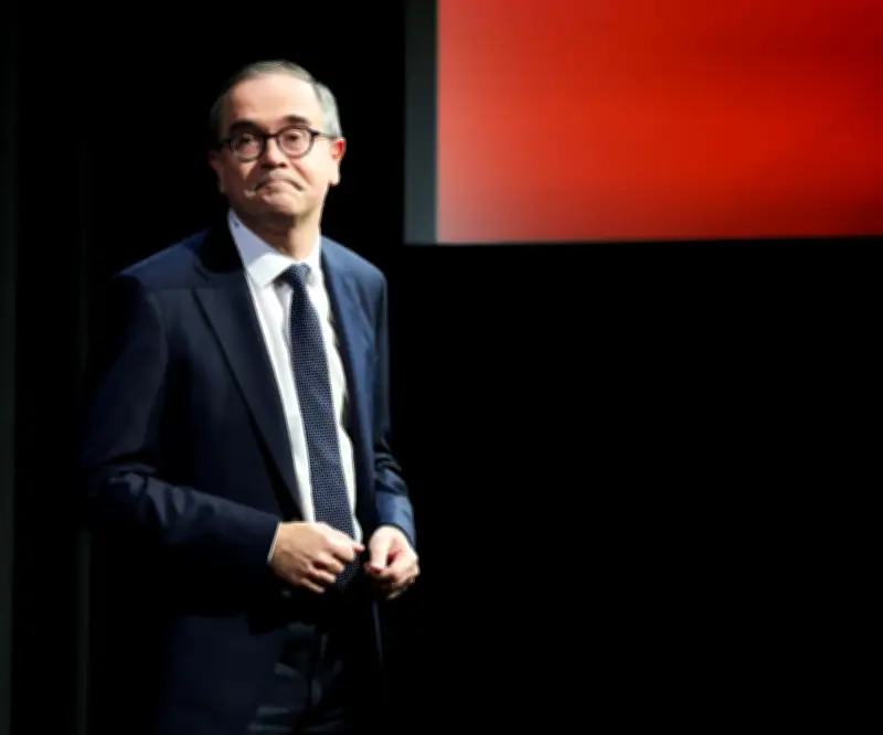 Renault implementa drástico plan de reducción de costos tras desplome accionario del 20%