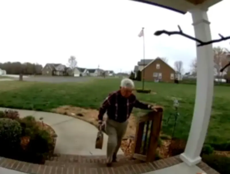 Repartidor de 78 años en EE.UU. recibe apoyo masivo tras viralizarse su historia de esfuerzo