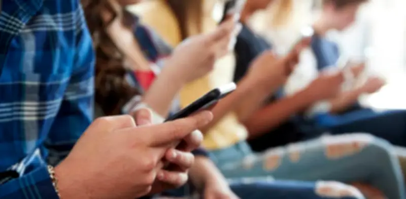 Restricción de celulares en colegios de Bogotá muestra avances en atención y relaciones estudiantiles