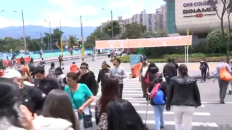 Retiro del puente peatonal en Boyacá con 127 genera caos vial en Bogotá