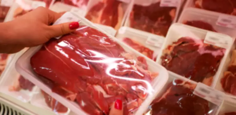 Riesgos de guardar carne en bolsas del mercado: OMS advierte sobre enfermedades