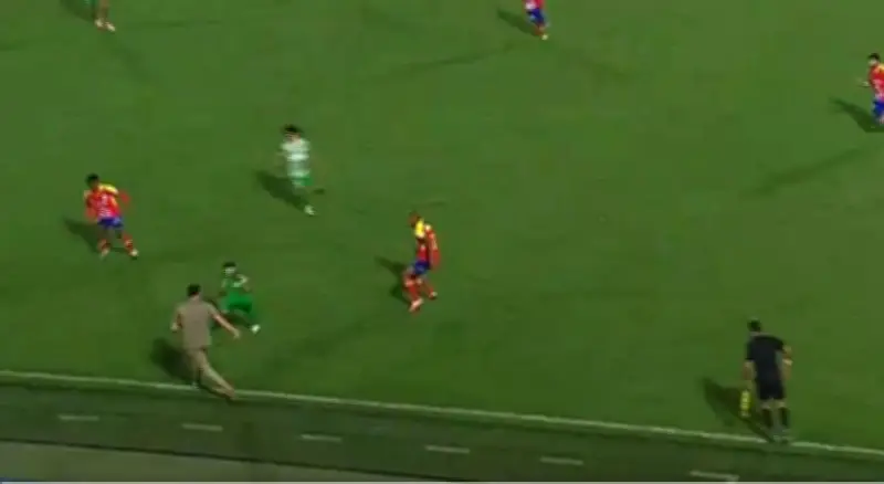 Risueño y Morelos protagonizan polémico choque en partido de Atlético Nacional vs Deportivo Pasto